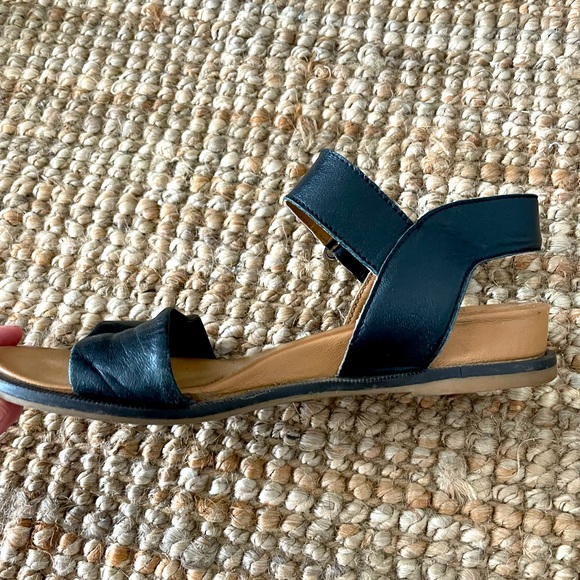 Genuine Leather Strap Sandals - Picture 4 of 4
